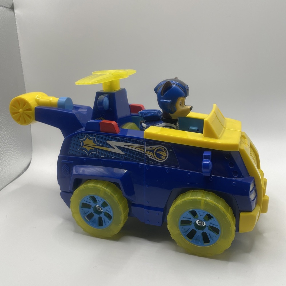 Paw Patrol Mighty Pups Flip & Fly Chase Exclusive Vehicle & Figure Spin Master